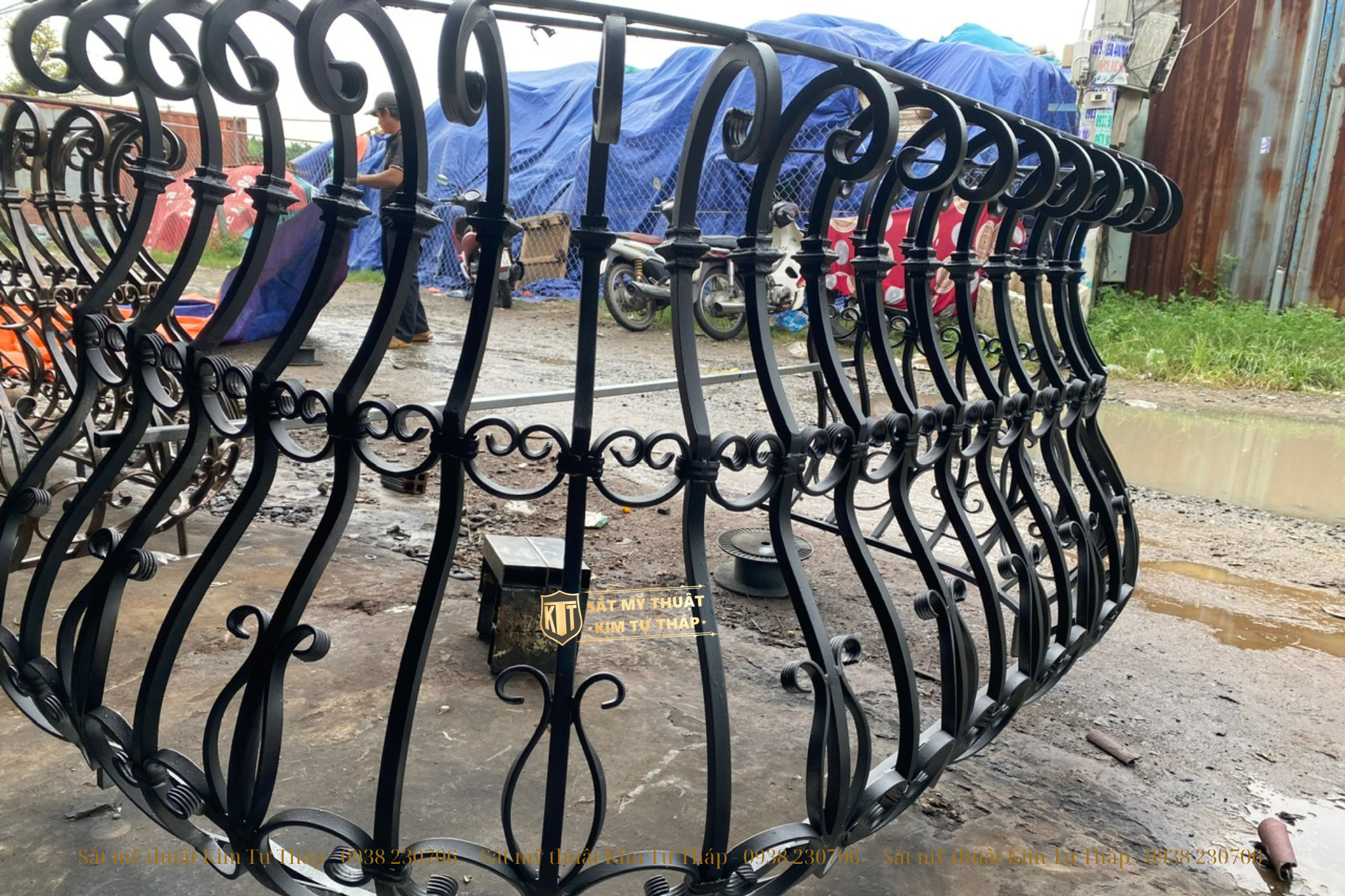 Thiết kế và thi công Lan can ban công và lan can cầu thang nhà phố 6