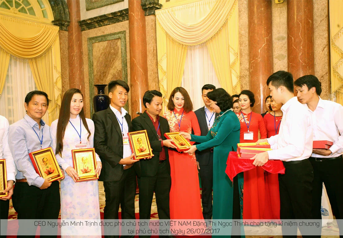 Phó Chủ Tịch Nước Đặng Ngọc Thịnh Trao Tặng Kỷ Niệm Chương Tại Phủ Chủ Tịch Ngày 26/07/2017