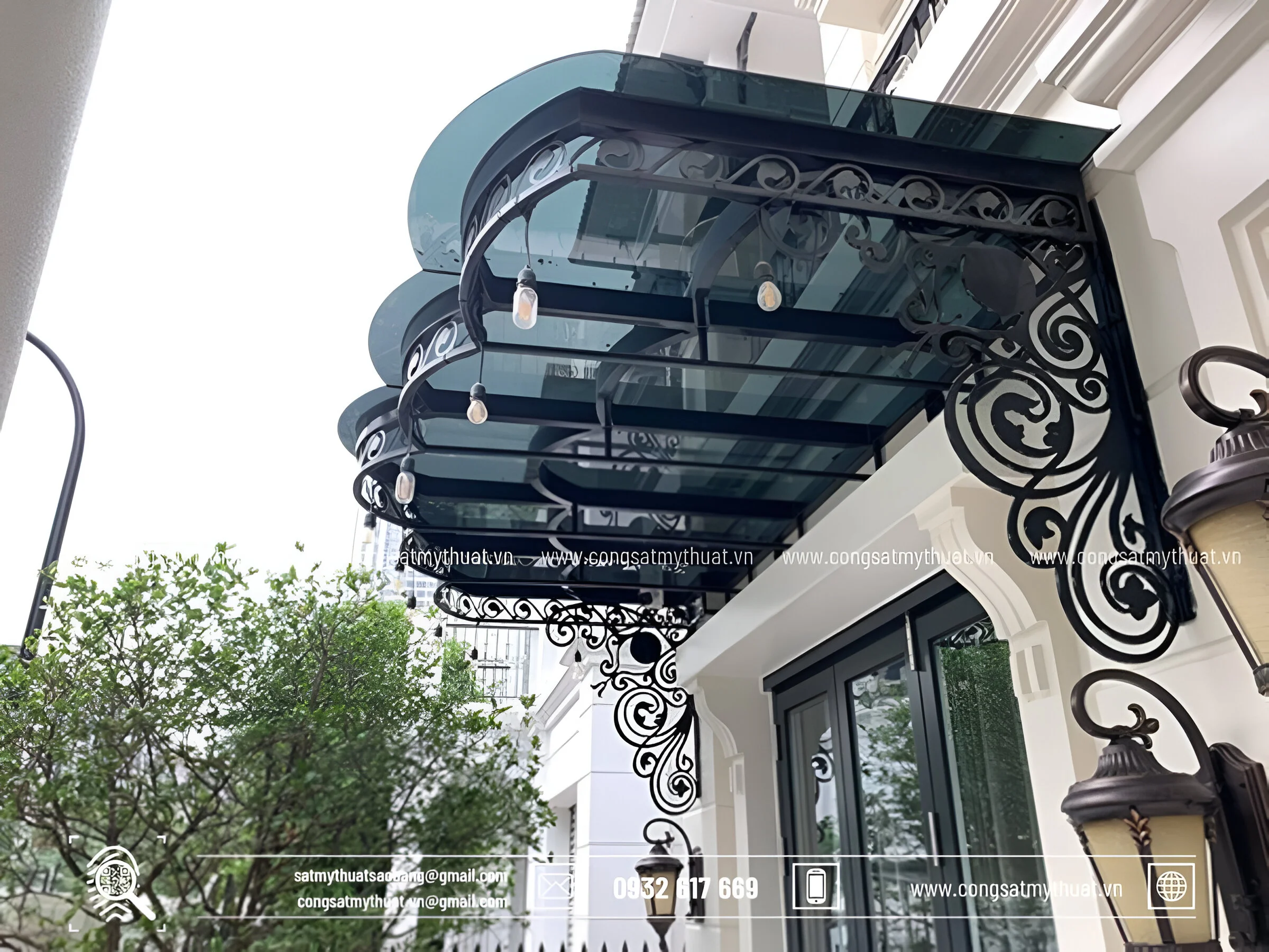 Vị trí lắp đặt mái che kính cường lực