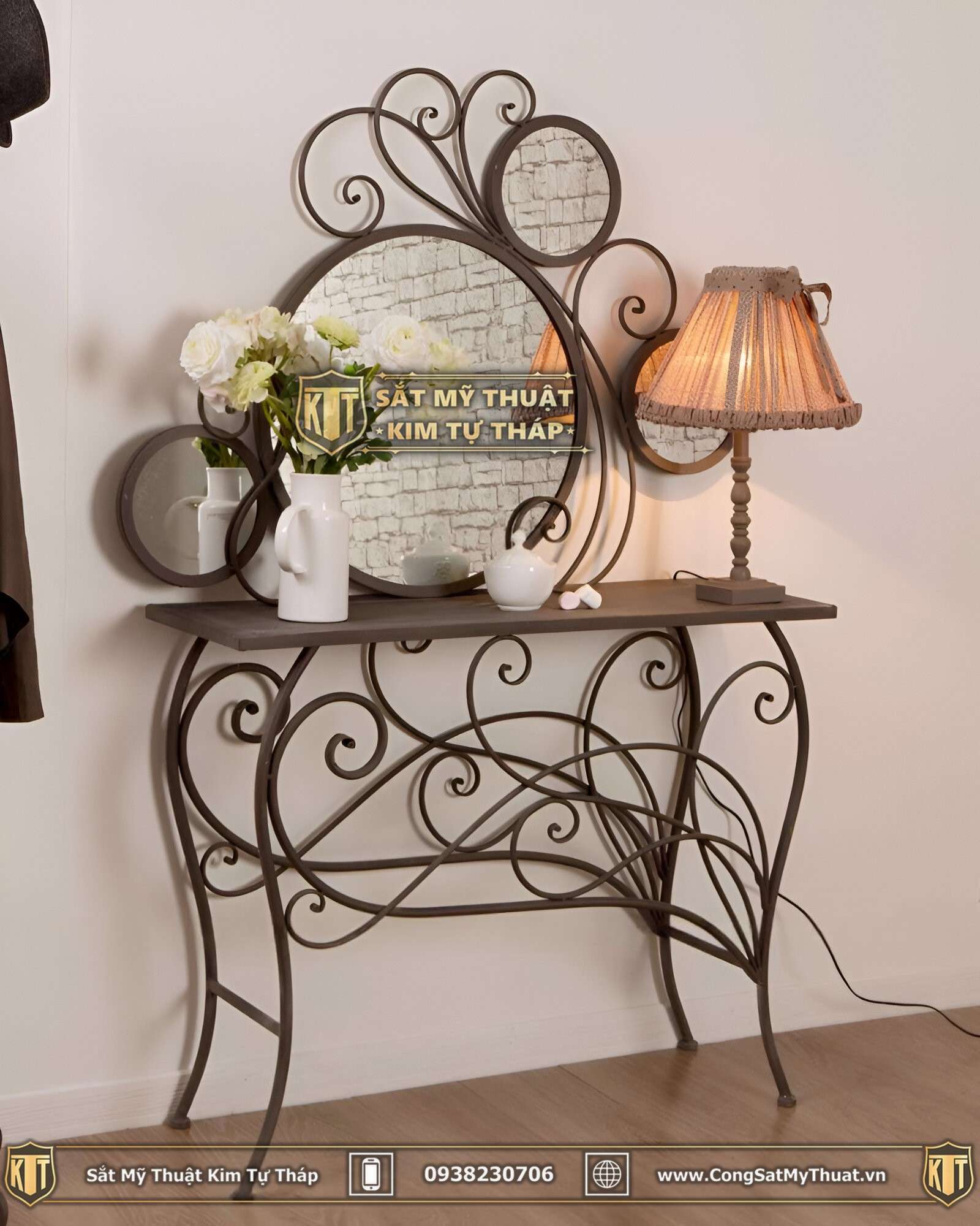 Mẫu bàn trang điểm bằng sắt nghệ thuật ấn tượng
