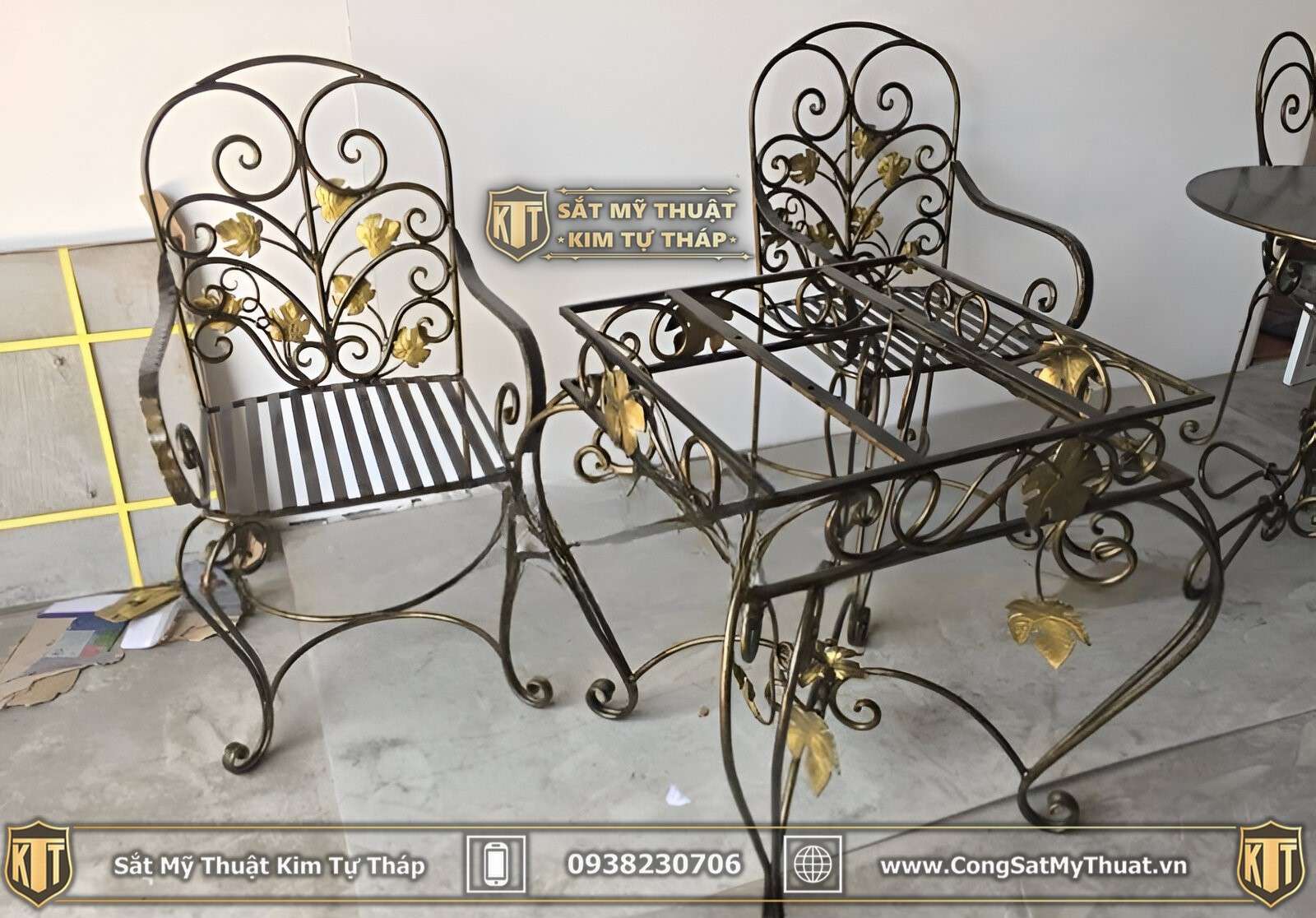 Bộ bàn sắt mỹ thuật đẹp mắt 