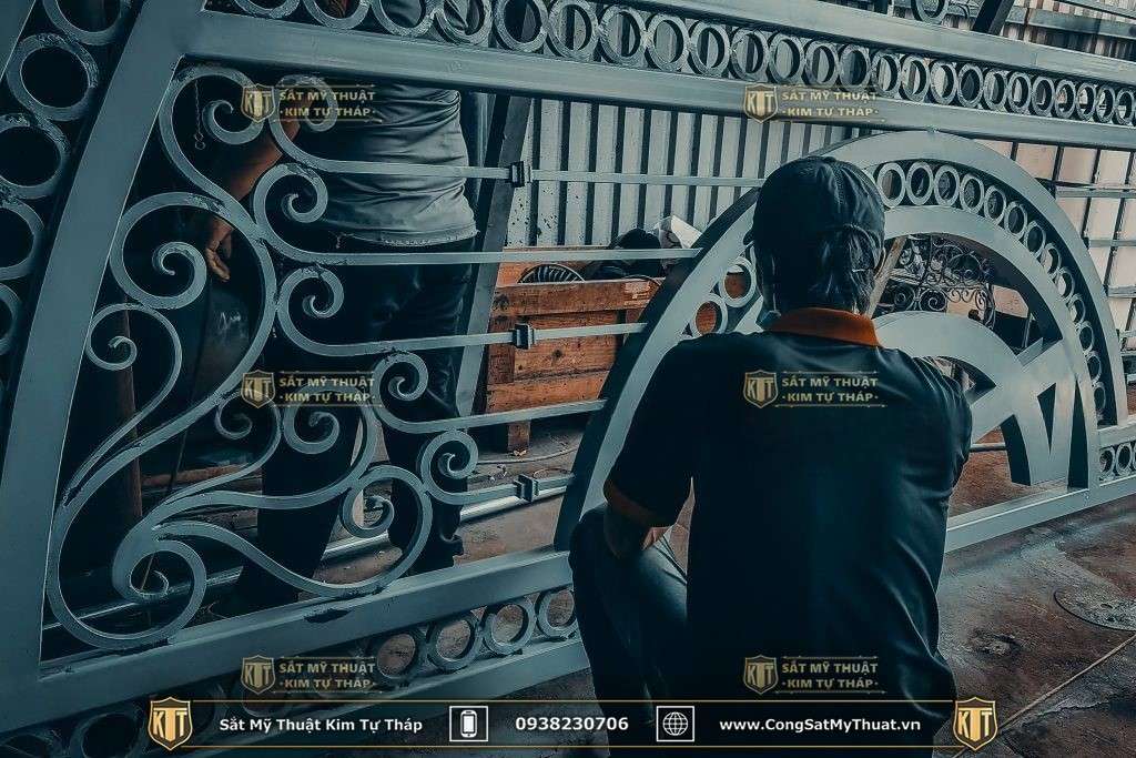 52+ Mẫu cổng sắt 6 cánh đẹp nghệ thuật đơn giản & hiện đại Tho KTT-03