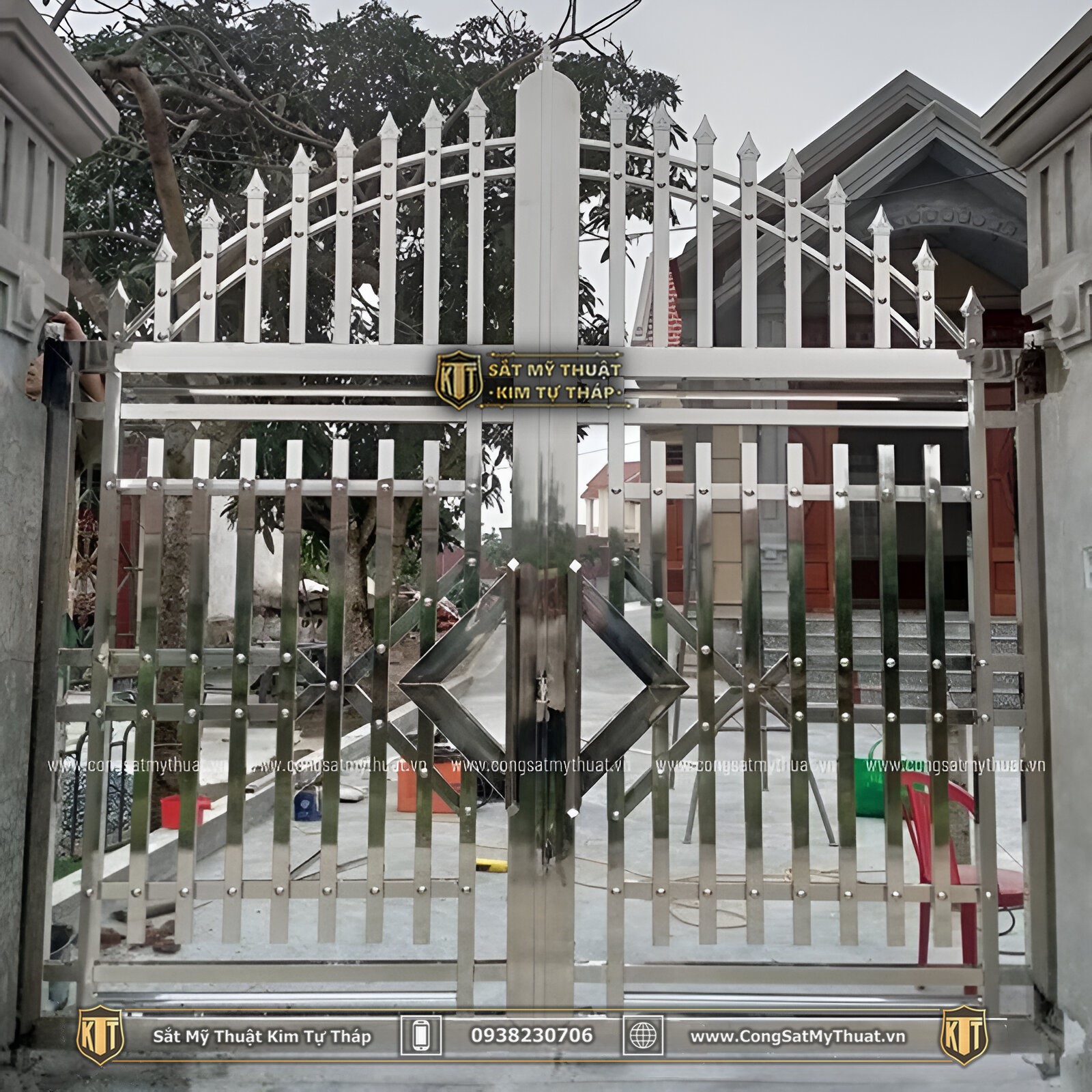 Cổng nhà đẹp ở nông thôn 2 cánh inox 