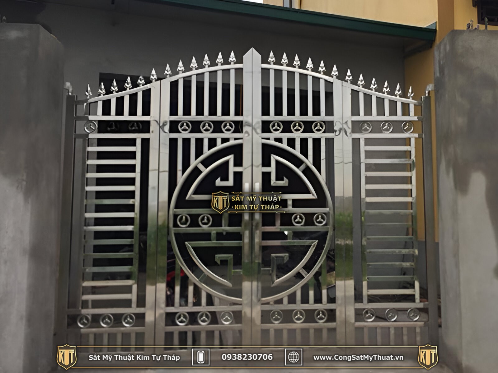 Cổng nhà đẹp ở nông thôn 4 cánh bằng inox