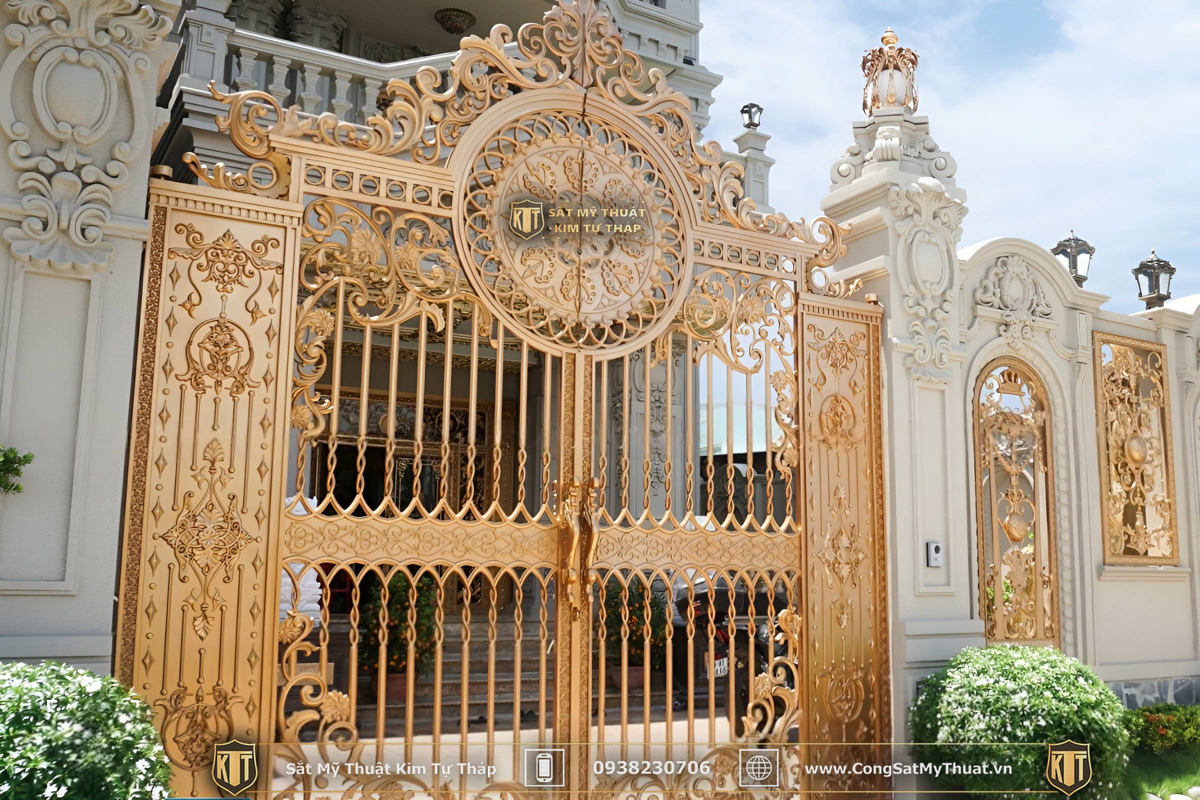 101+ Mẫu cổng biệt thự đẹp hiện đại & đơn giản lộng lẫy nhất cổng sắt sơn màu đồng