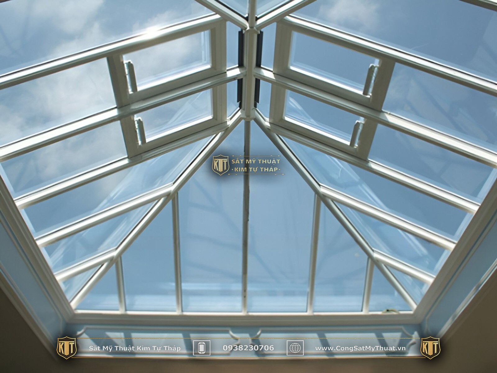 72+ Mẫu mái kính lấy sáng giếng trời thông minh tiện dụng nhất làm giếng trời bằng kính cường lực tự động