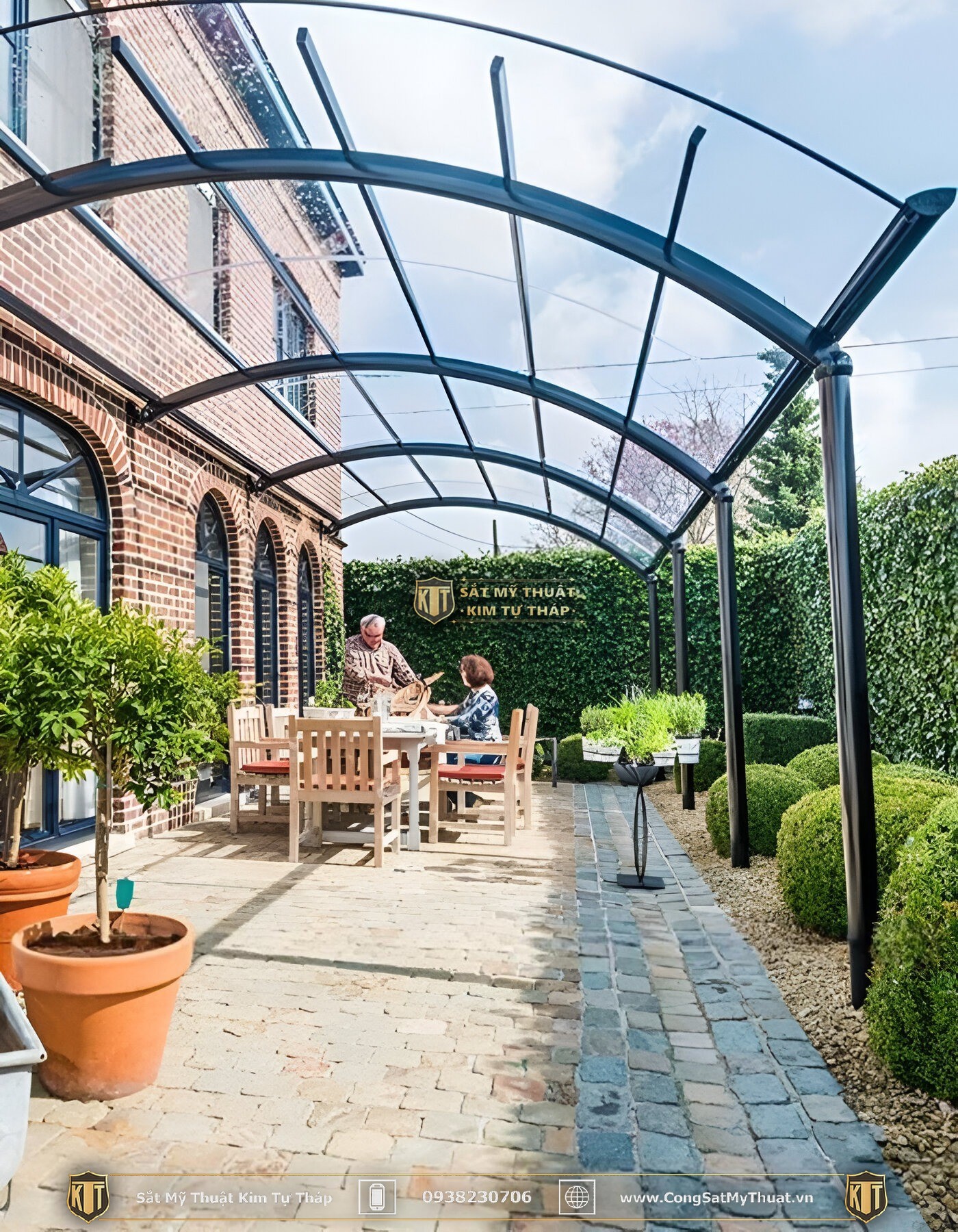 72+ Mẫu mái kính sân vườn đẹp được ưa chuộng nhất (2025) mái kính cường lực cafe sân vườn