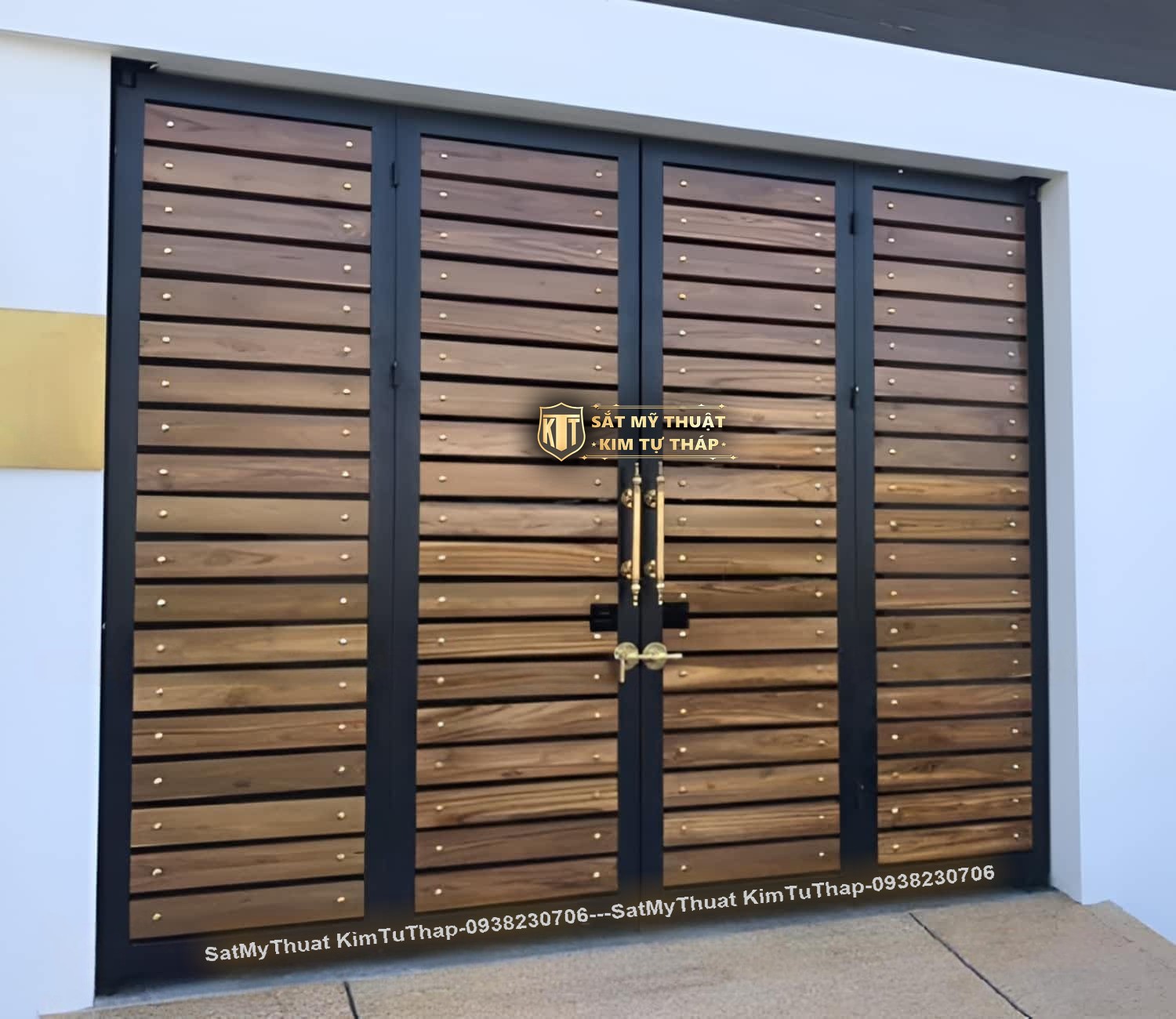 Cửa cổng sắt 4 cánh nan gỗ hiện đại