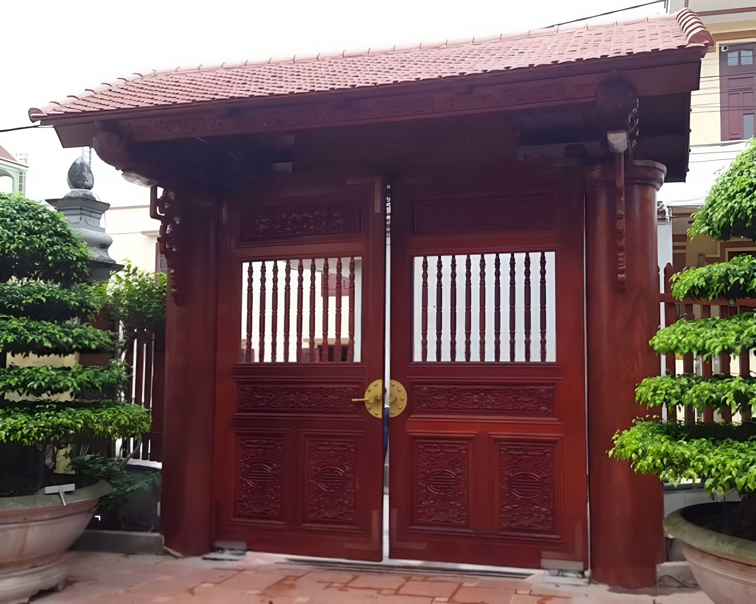 Kinh nghiệm lựa chọn vật liệu làm cổng biệt thự sang đẹp bạn cần biết cong-biet-thu-go (1)