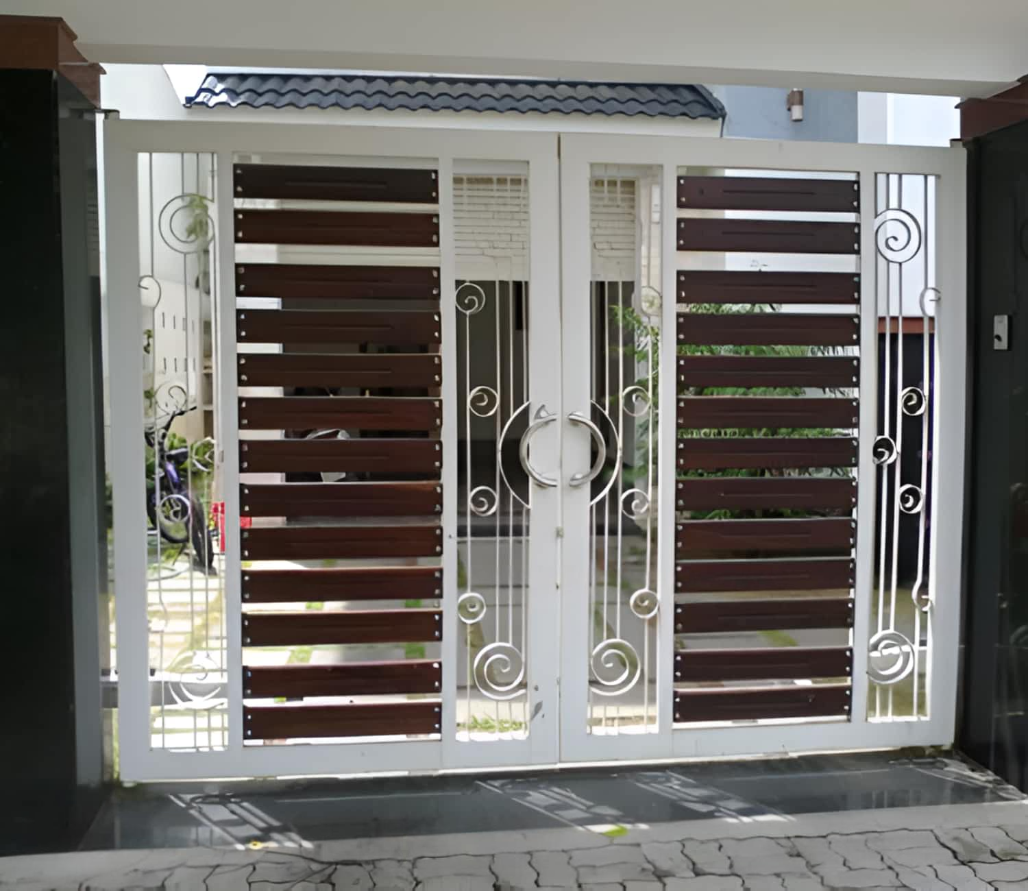 52+ Mẫu cổng sắt sơn tĩnh điện đẹp, sang trọng nhất hiện tại cong-sat-son-tinh-dien-2-canh-dep-tinh-xao (1)