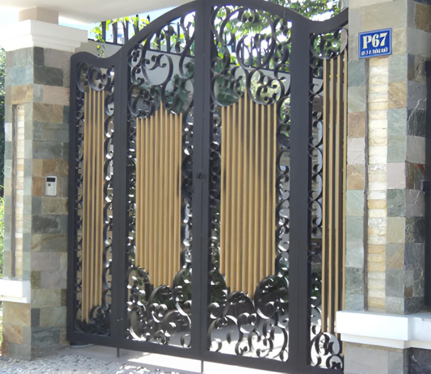 52+ Mẫu cổng sắt sơn tĩnh điện đẹp, sang trọng nhất hiện tại cong-sat-son-tinh-dien-4-canh-dep-thanh-thoat (1)